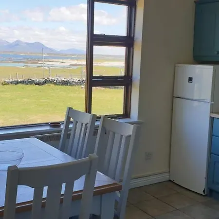 Beach Cottage, Mannin * Ballyconneely